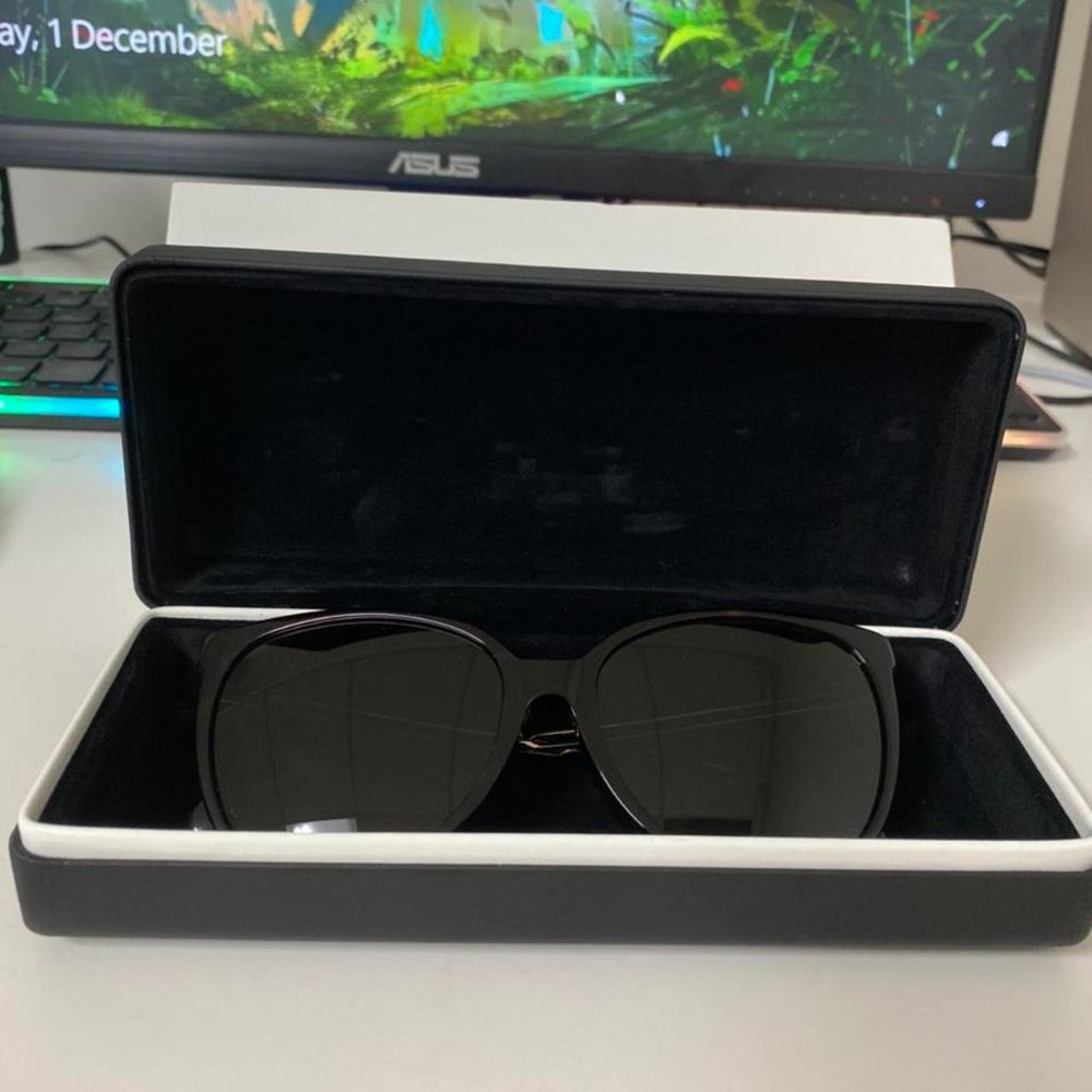 Givenchy Cat Shape Sunglasses - Picture 4 of 4